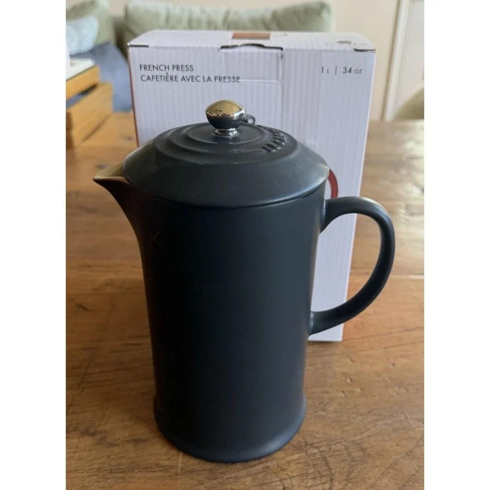 Le Creuset Stoneware 34 oz 1 Liter French Press Licorice Matte Black NEW
